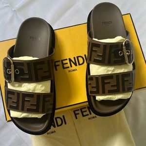 Fendi Sandal wcalf leather sandal. Size (37/7) (new)